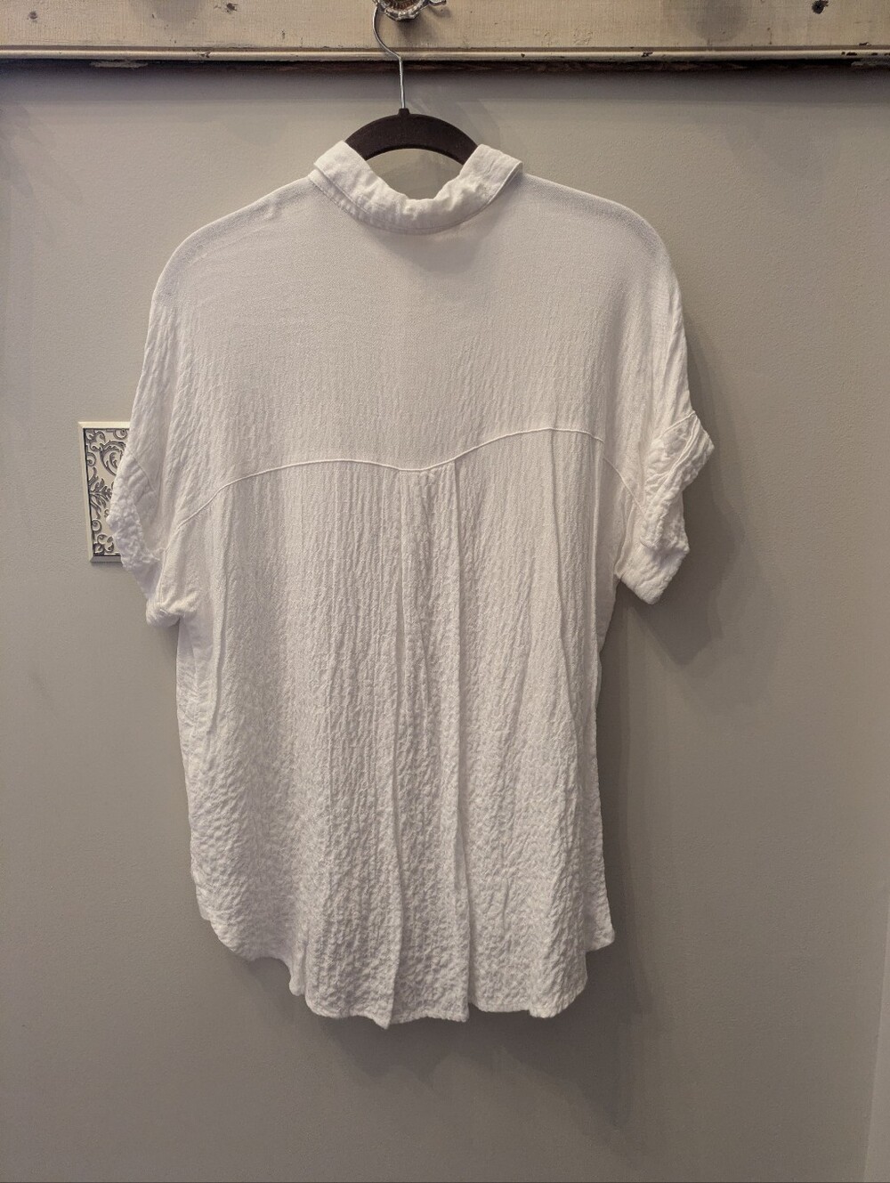 White Crinkled Button-Up Shirt - Picture 2 of 4